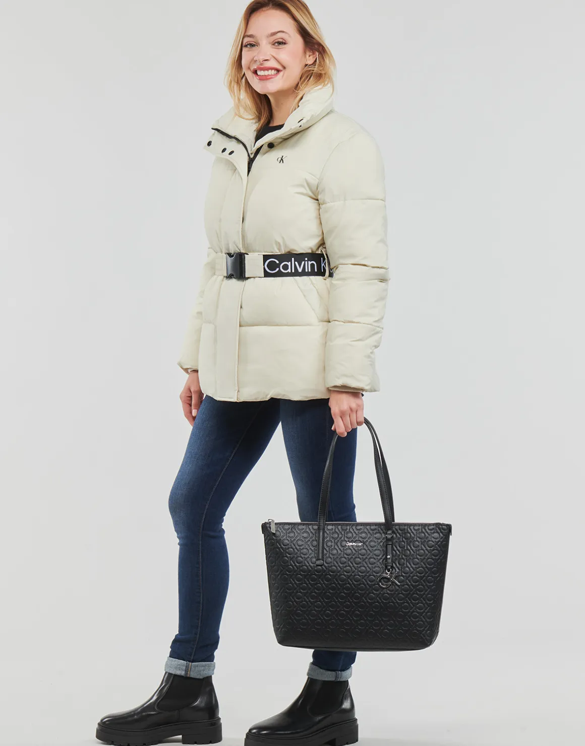 Calvin Klein Jeans - LOGO BELT WAISTED SHORT PUFFER