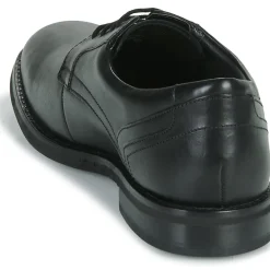 Clarks - UN HUGH LACE