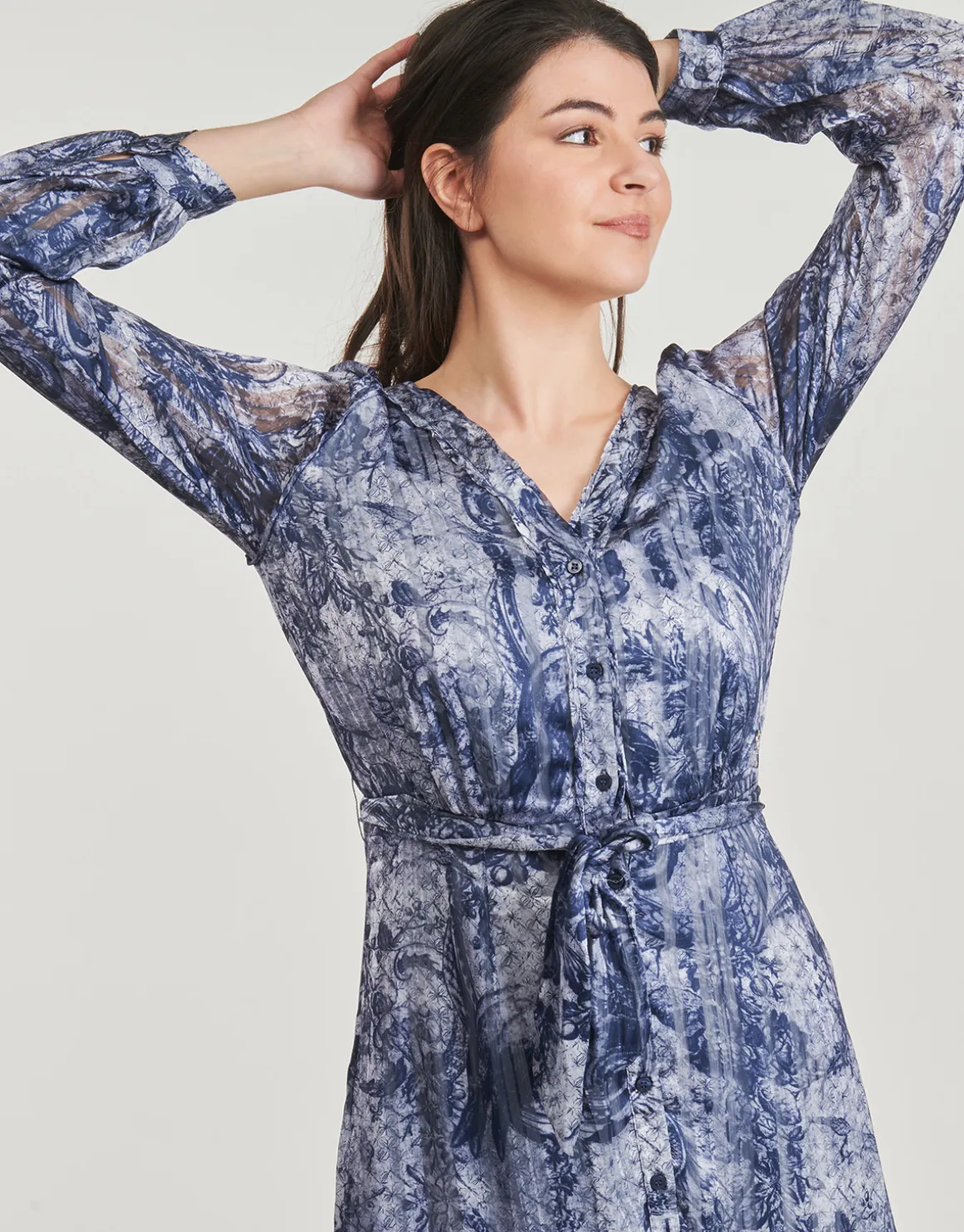 Guess - BREANNA LONG