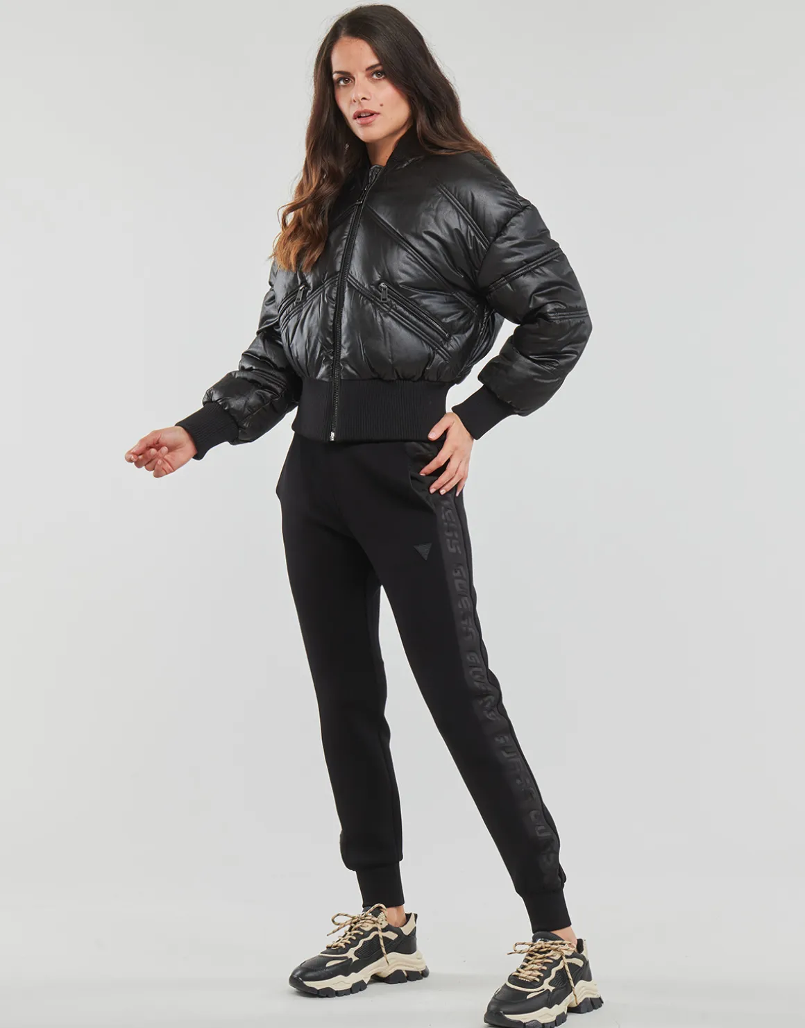 Guess - LOU BOMBER