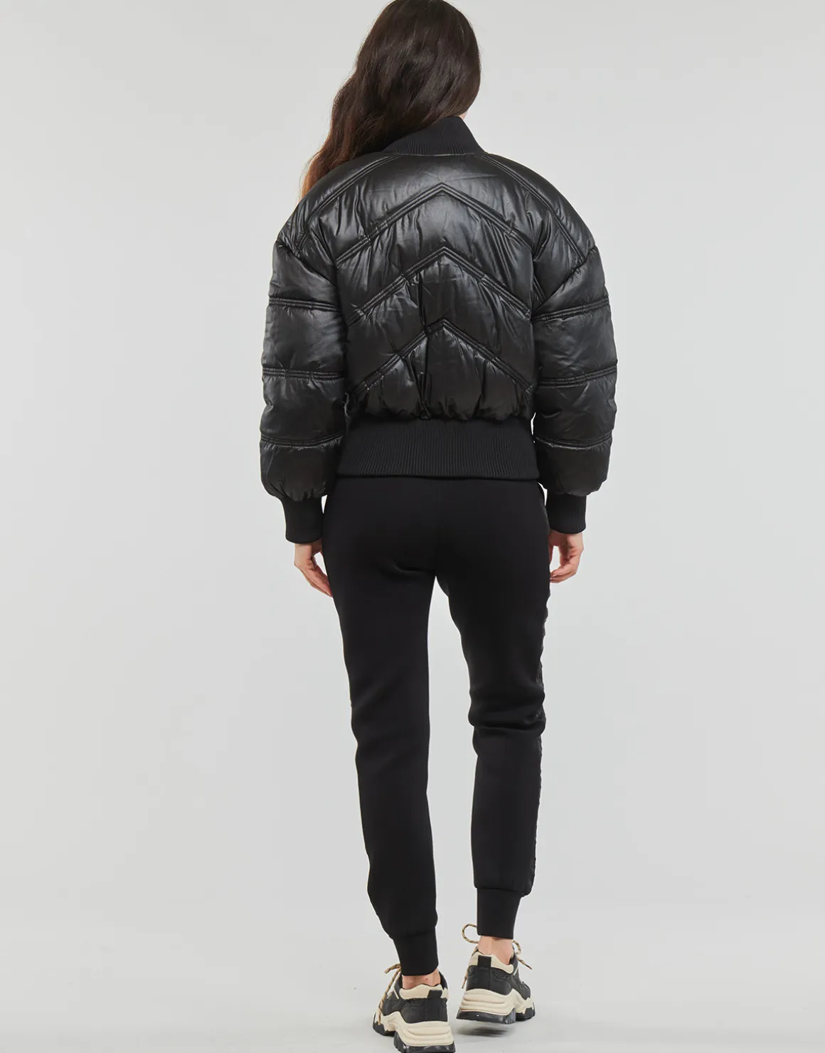 Guess - LOU BOMBER