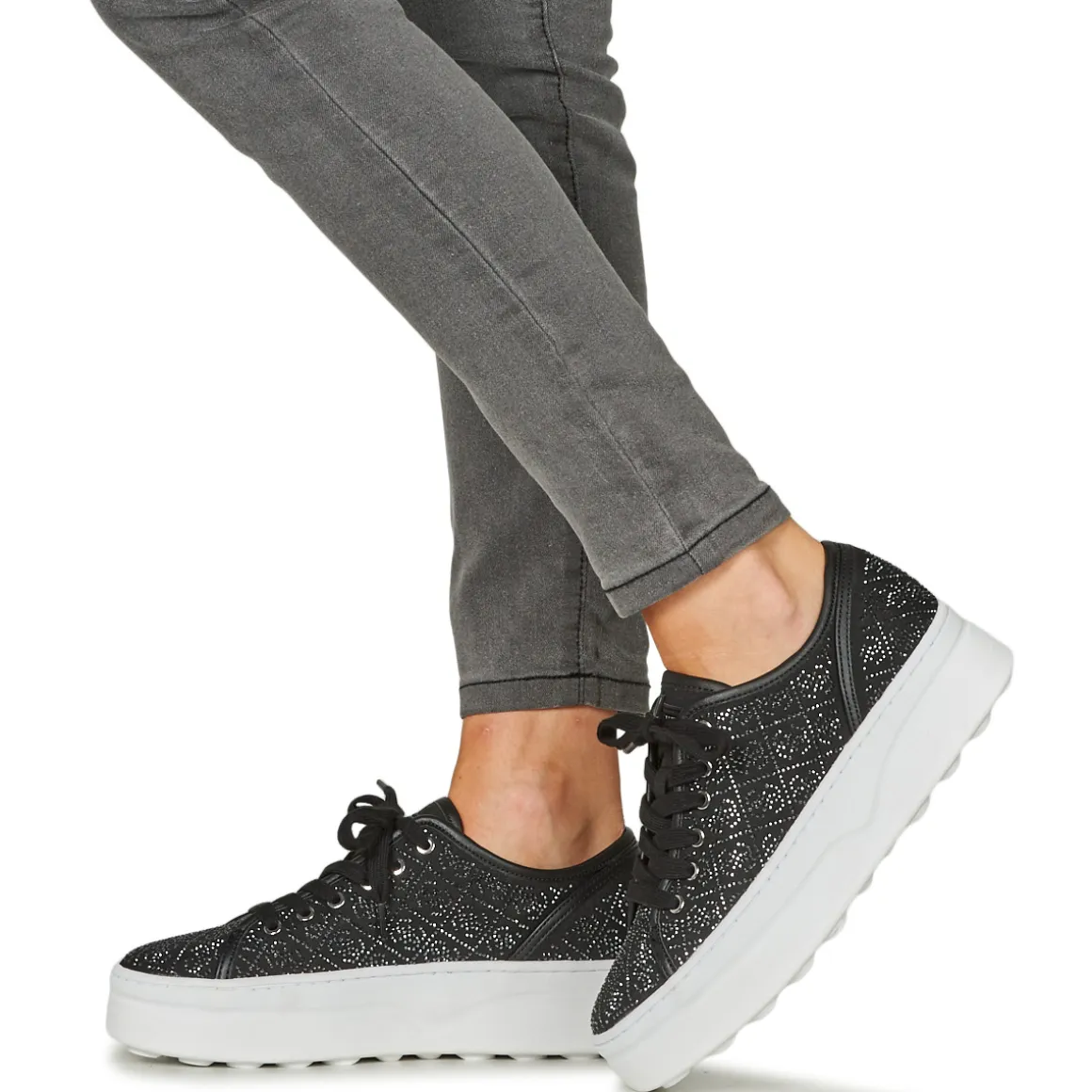 Guess - QUEENY