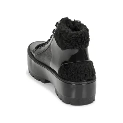Melissa - MELISSA FLUFFY SNEAKER AD